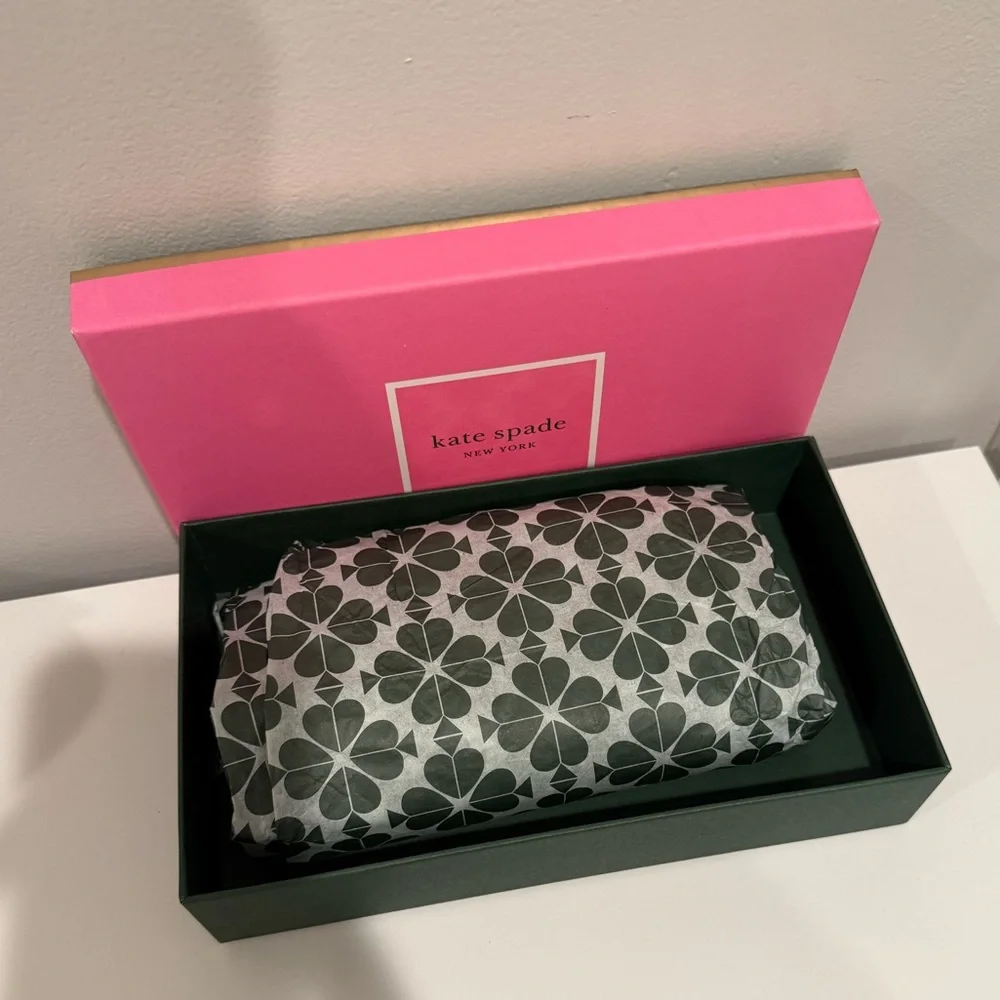 Kate Spade Two-Tone Gray and White Wallet - Picture 6 of 7